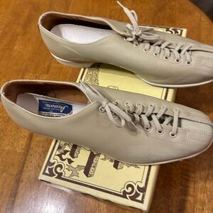 Vintage Ladies SAS Walker Camel Bowling Shoes— size 9 1/2M